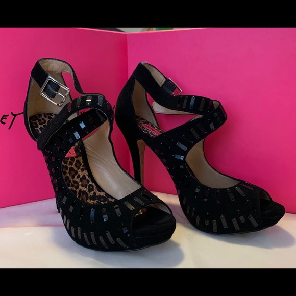 Betsey Johnson Inoue Heels - Picture 2 of 2